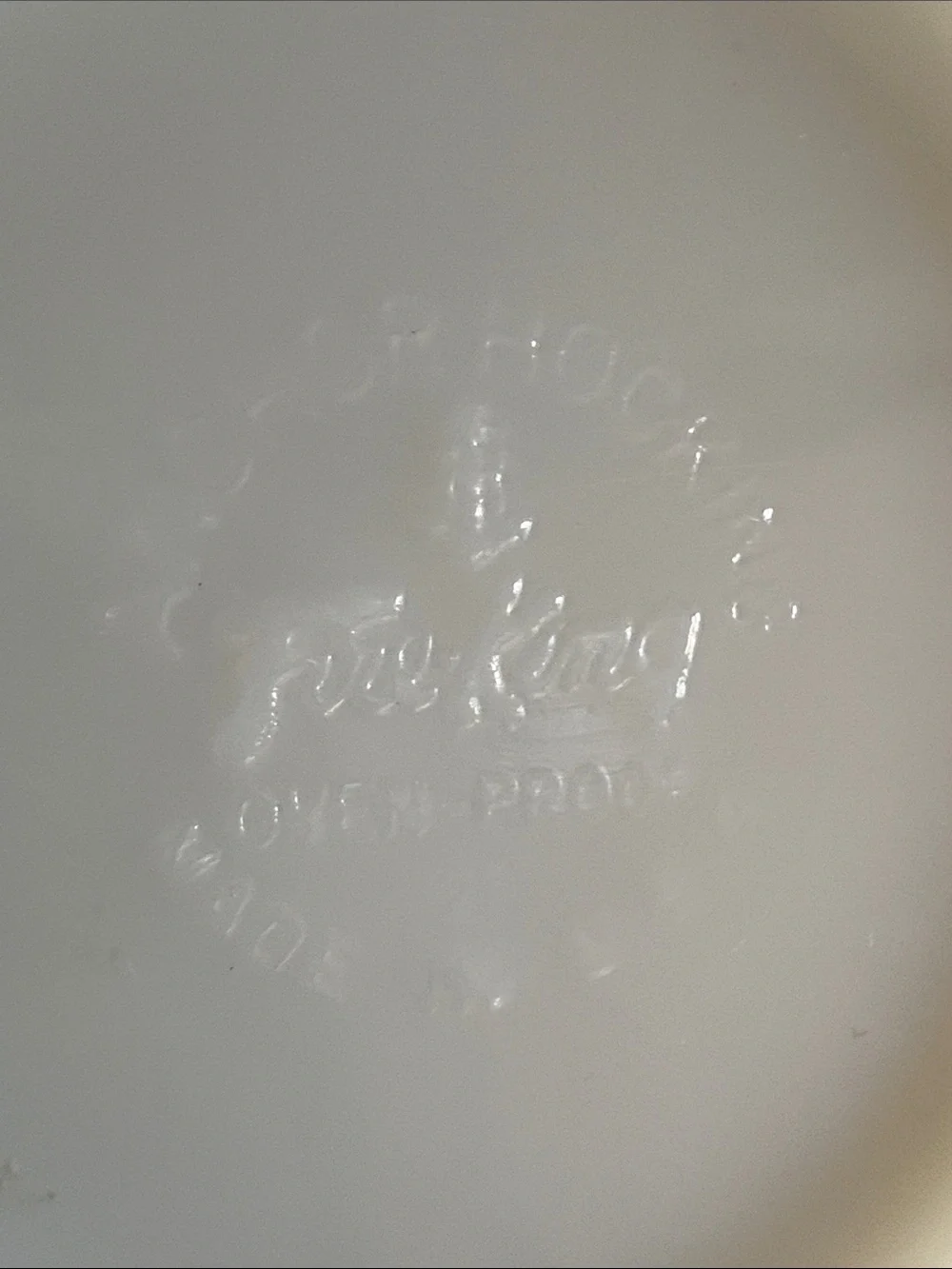 ANCHOR HOCKING FIRE KING Milk Glass Serving Bowl with Gold Rim Made in USA